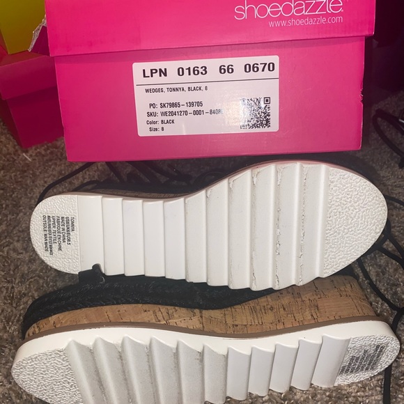 Shoe Dazzle Platform Sandas - Picture 4 of 4